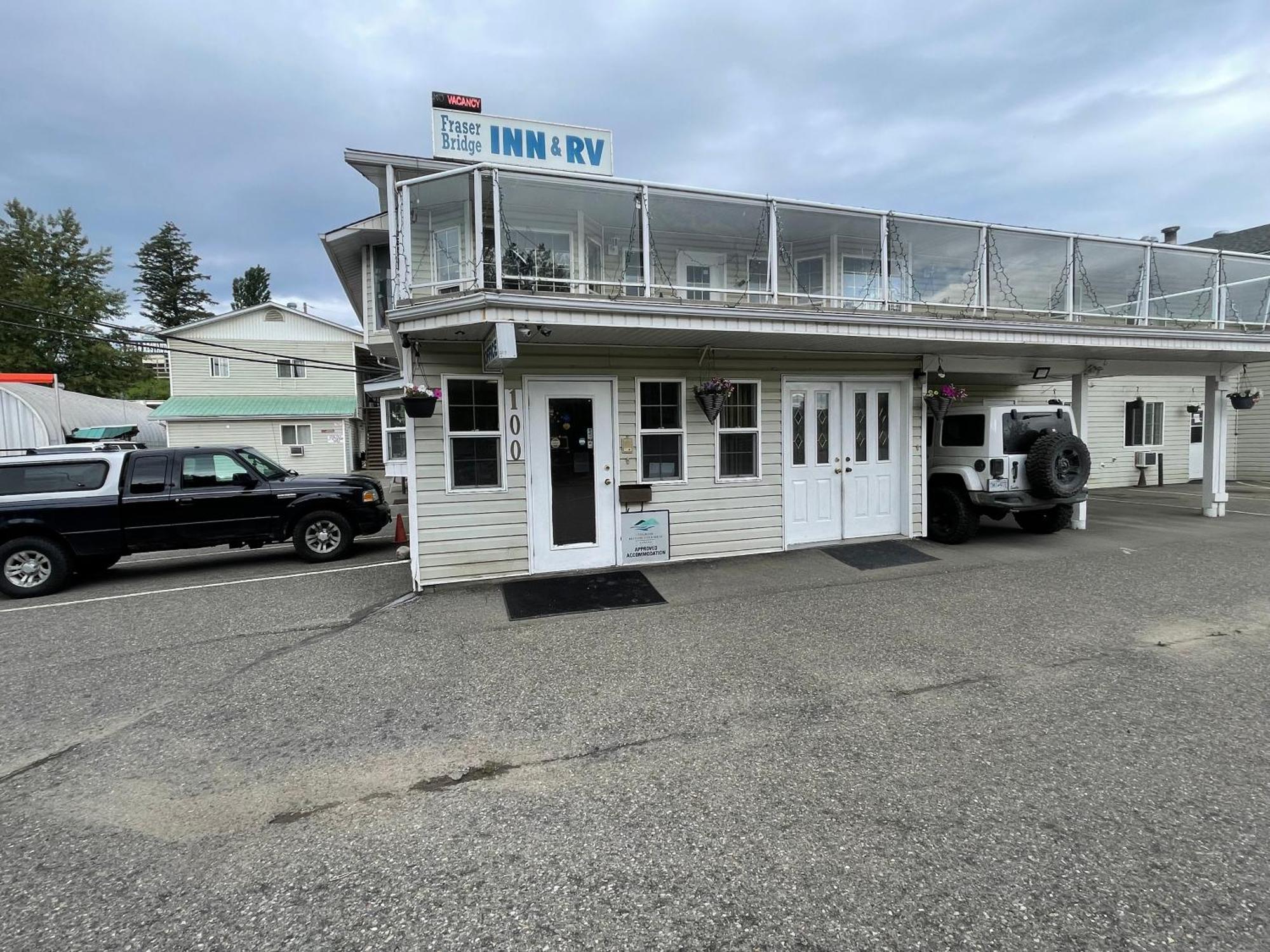 Fraser Bridge Inn Quesnel Exterior photo